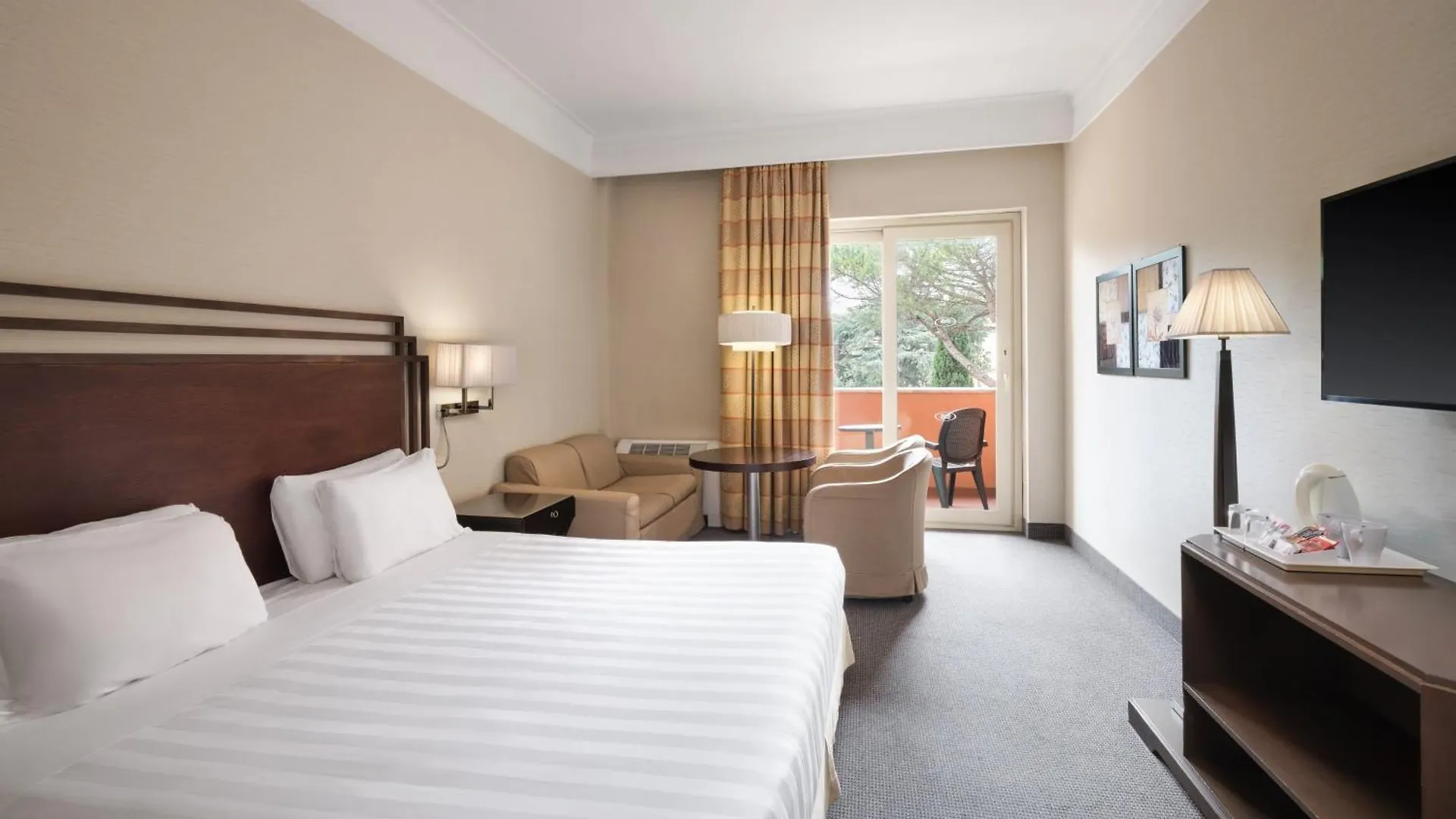 Crowne Plaza Rome St. Peter'S By Ihg Hotel 4*,